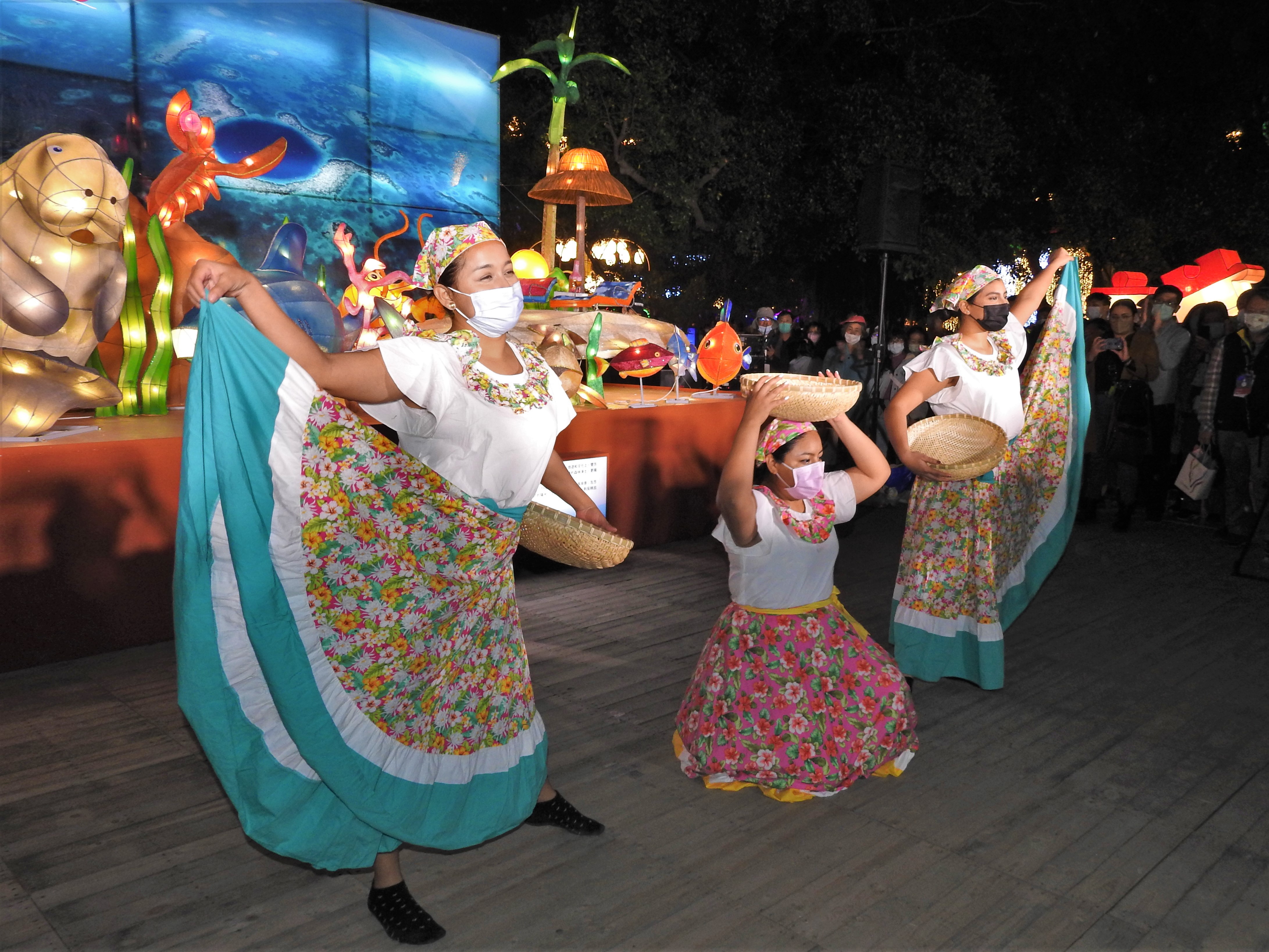 儀式現場安排貝里斯傳統舞蹈表演。