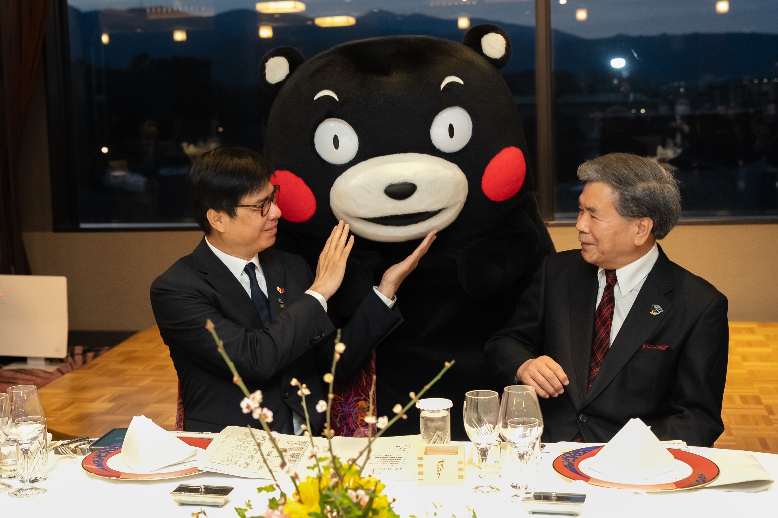 陳其邁市長、蒲島郁夫知事喜迎熊本熊