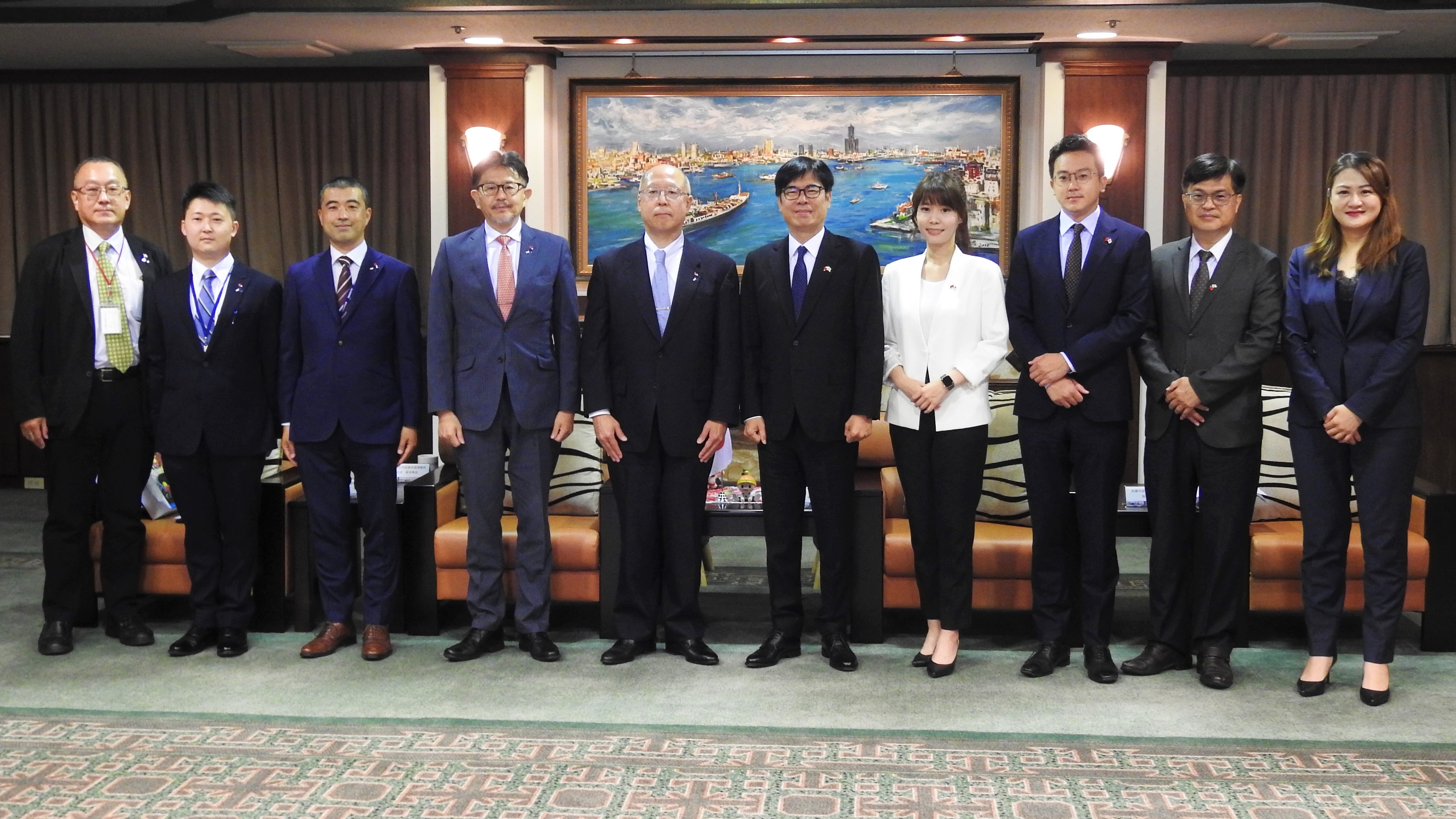 市府團隊與日本台灣交流協會高雄事務所奧正史所長(左五)合影。