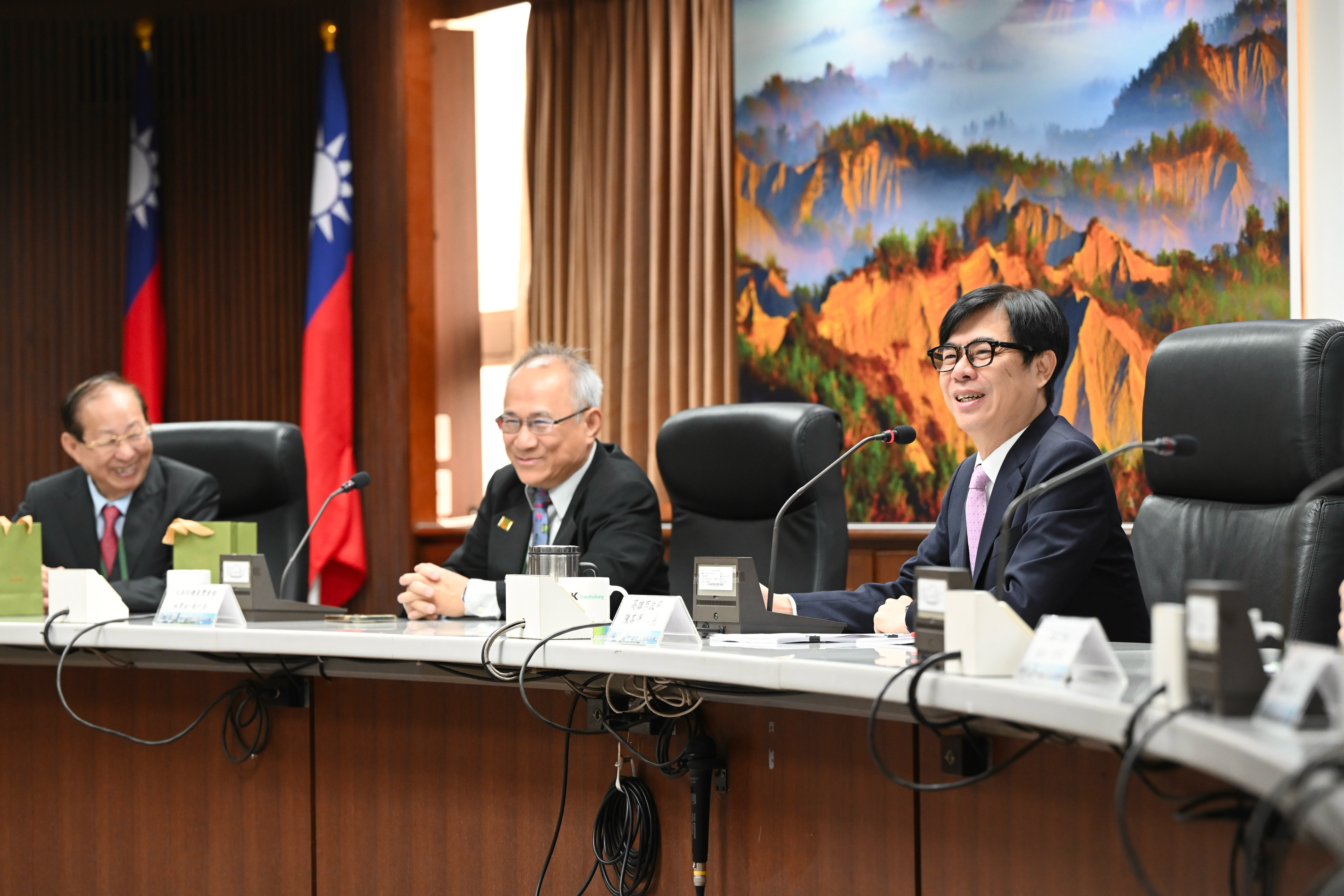 圖說三 陳其邁市長歡迎「2023年北美各地台灣會館、台灣中心暨台灣協會回國訪問團」。