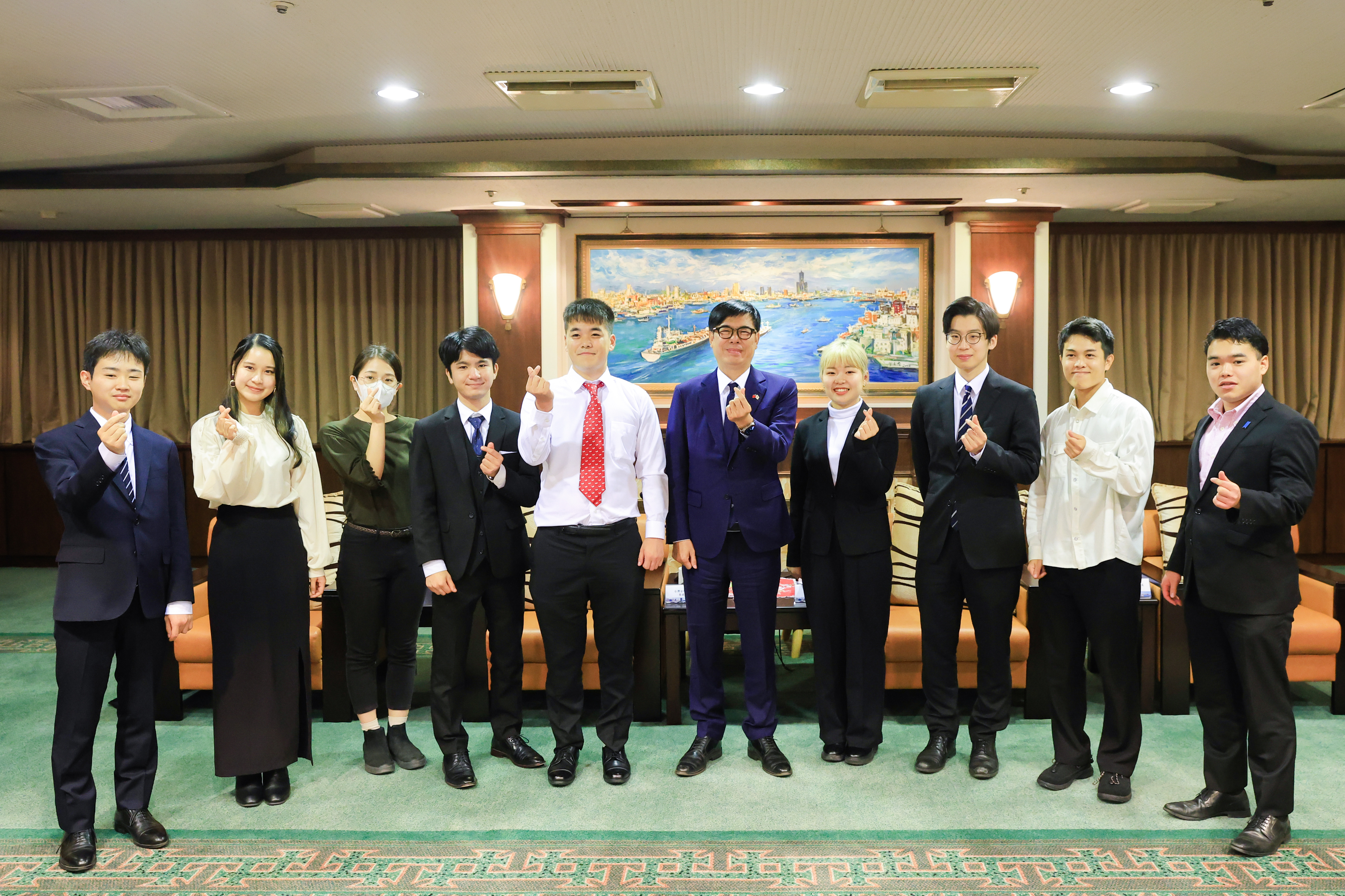 高雄市長陳其邁期待日本在台留學生多多走訪高雄感受最道地的台灣