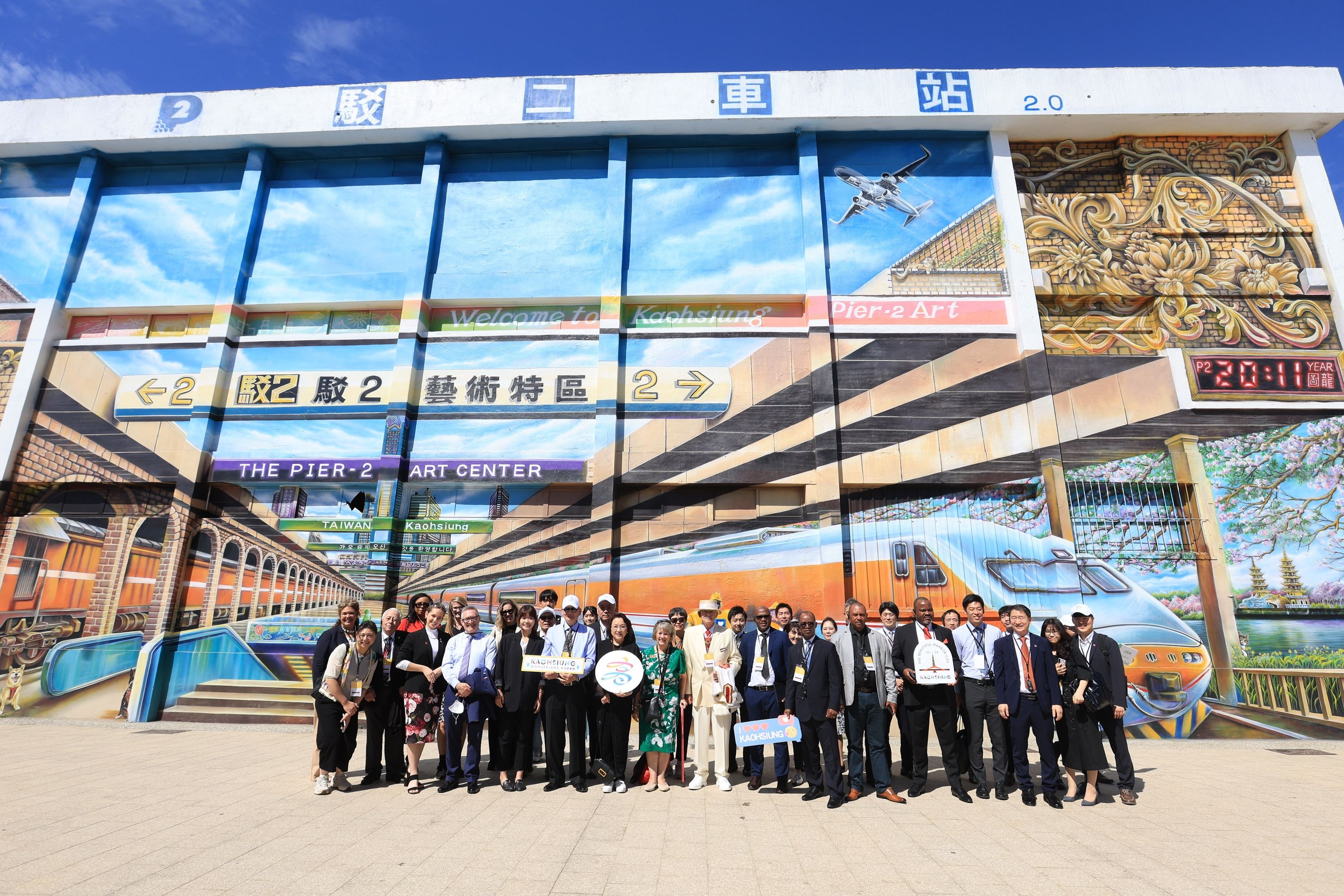6.Representatives visited Pier-2 Art Center