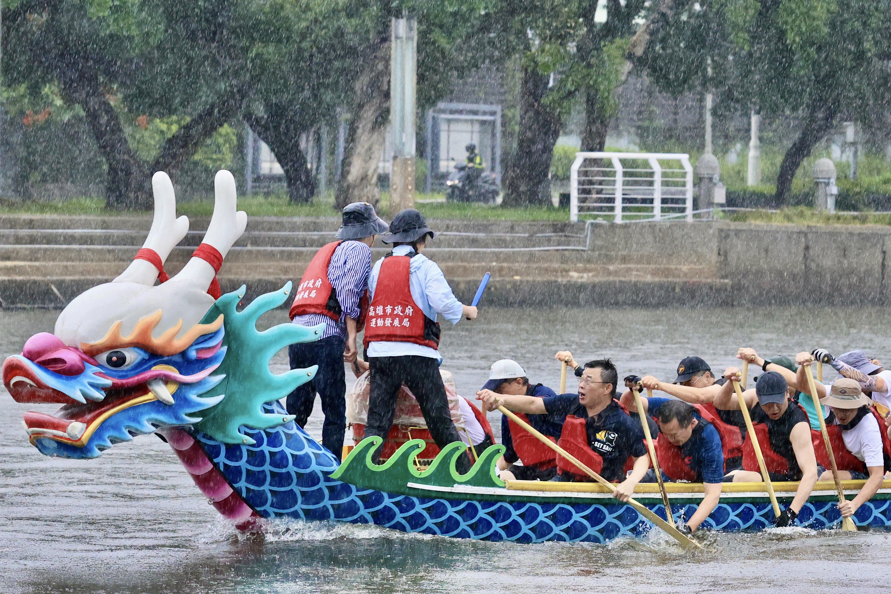 圖說7：去年拿下勝利的高雄市政府隊，今年再度組隊參賽，風雨無阻誓言要拿下二連霸！