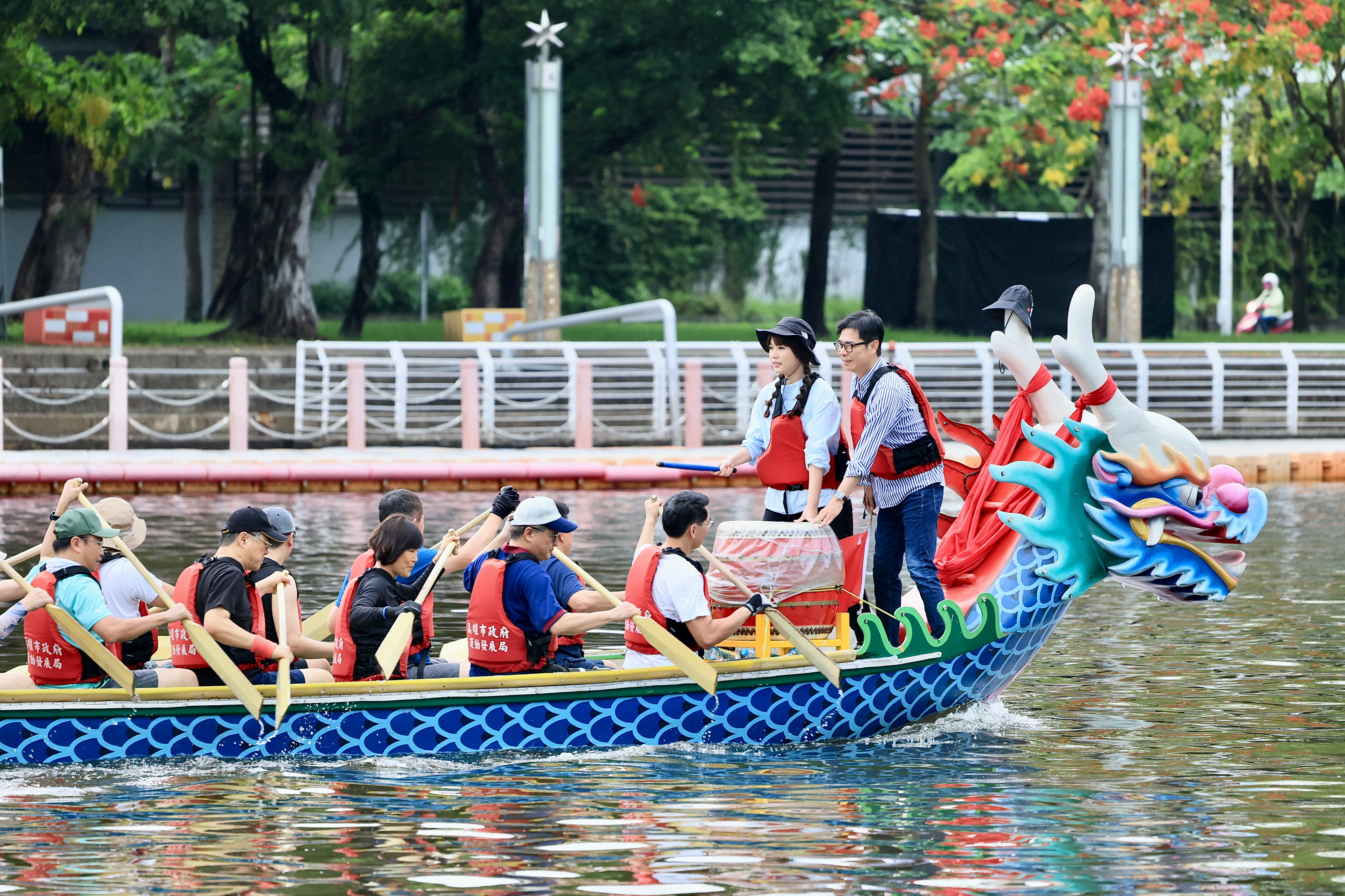 圖說5：去年拿下勝利的高雄市政府隊，今年再度組隊參賽，風雨無阻誓言要拿下二連霸！