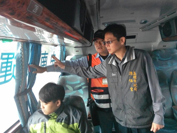 Consumer Protection Office inspecting the safety of the large passenger vehicle.png
