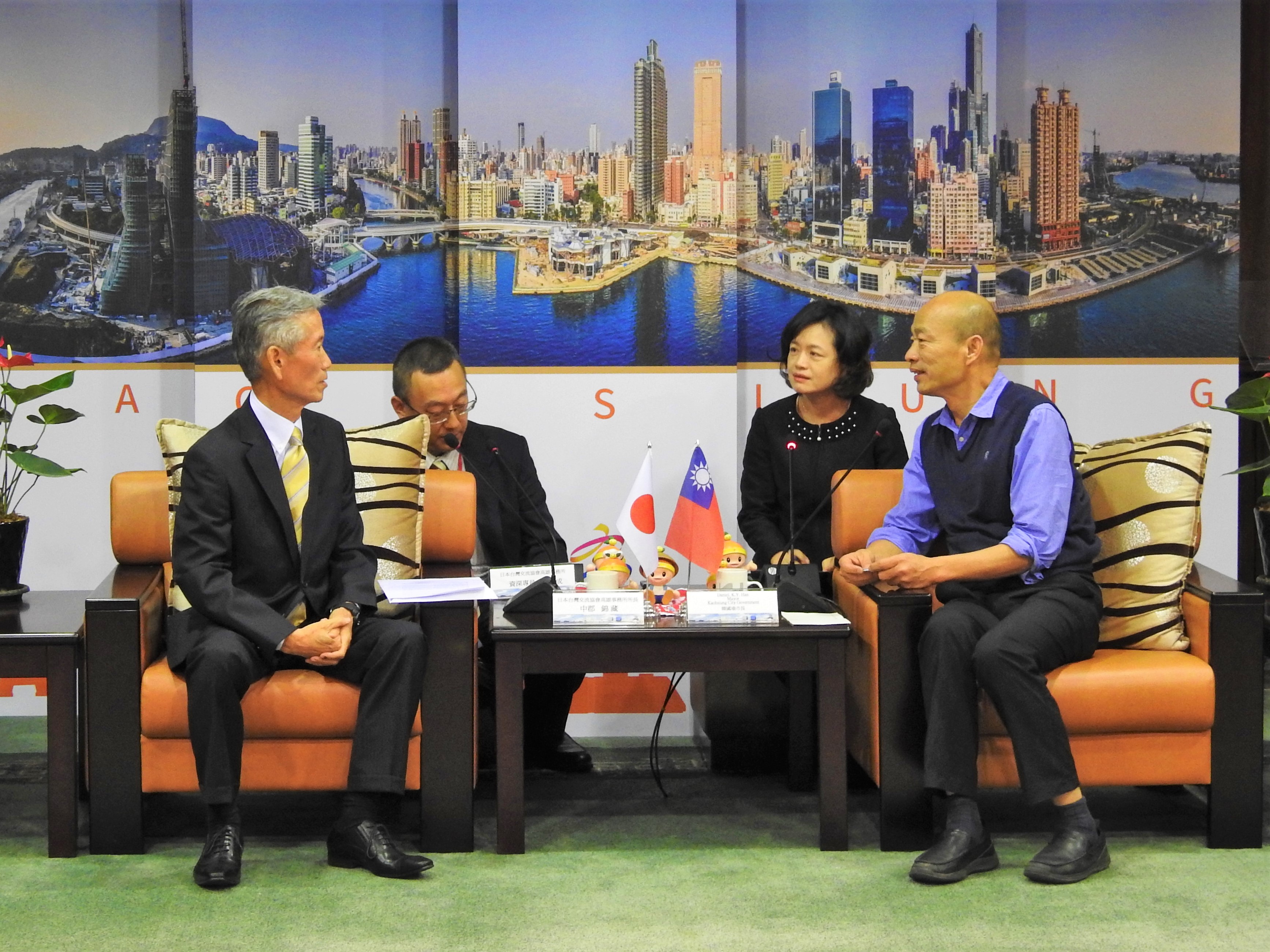 中郡錦藏所長與韓市長討論雙方交流議題