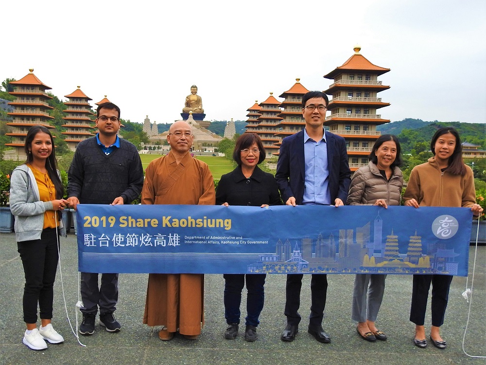 各國代表遊覽佛光山佛陀紀念館感受宗教文化氛圍。