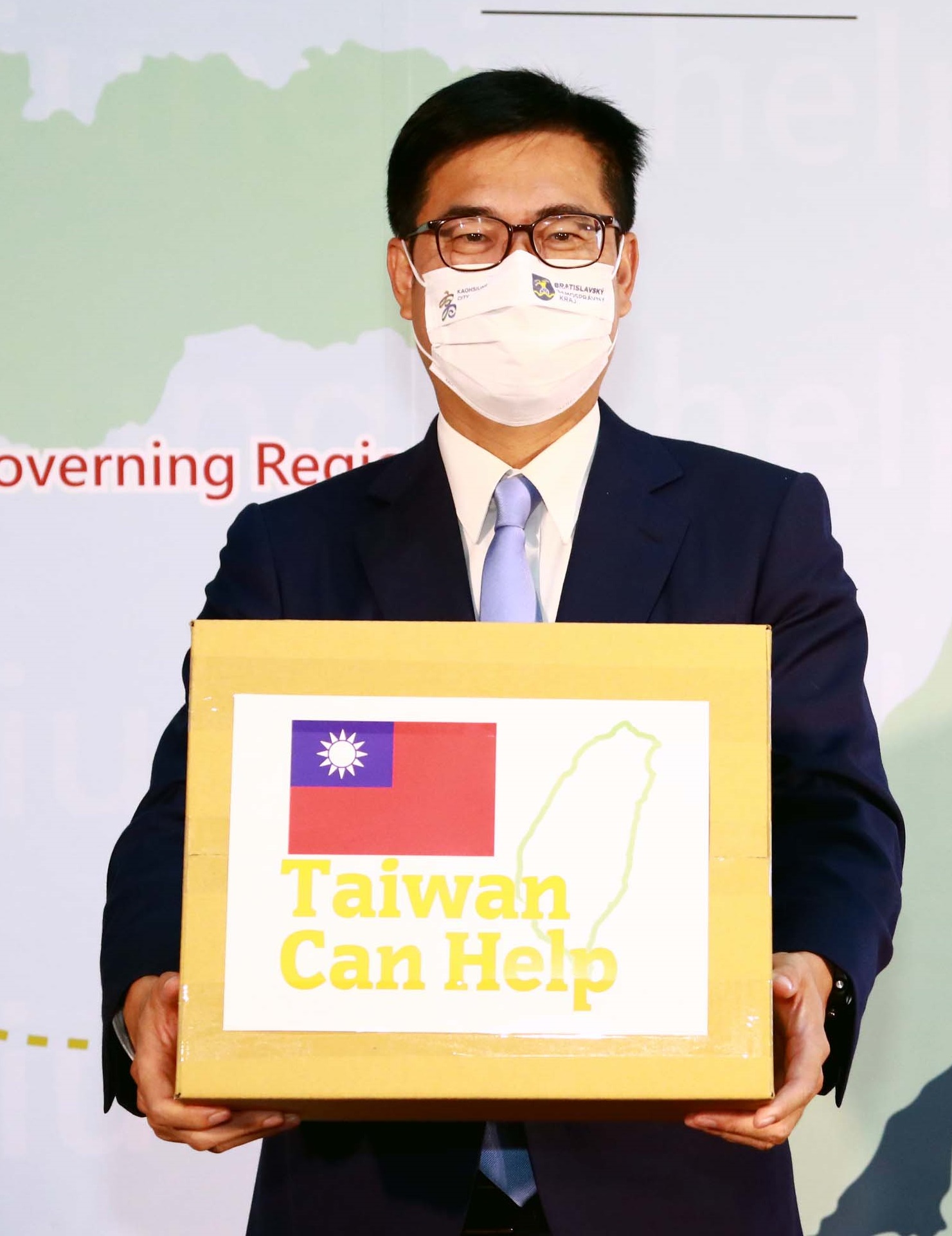 高雄市政府前捐贈30萬片口罩，實踐Taiwan Can Help精神